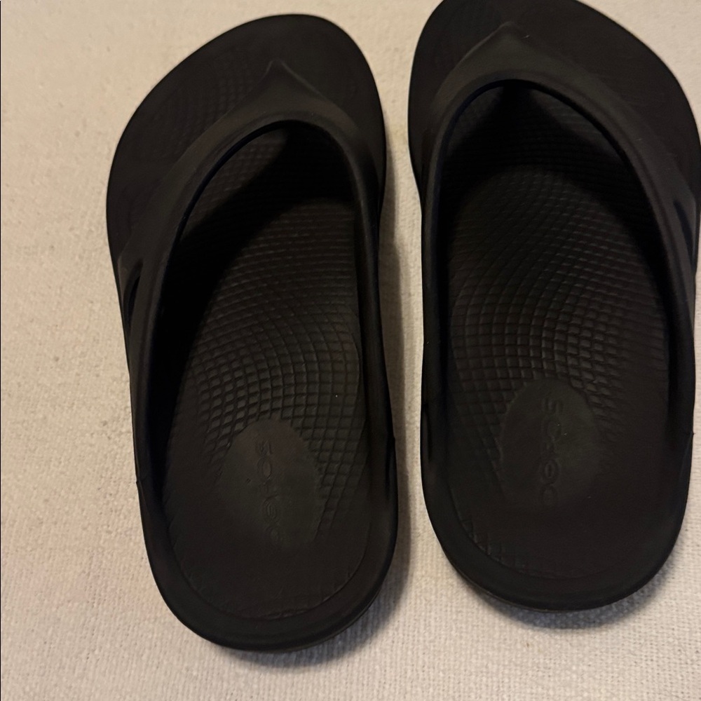 OOFOS Black Women's Sandals - Picture 5 of 5